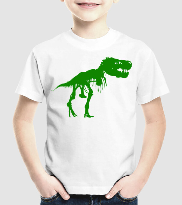  model alb pe tricou
