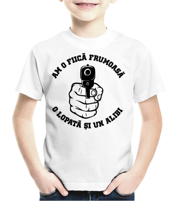  model  pe tricou