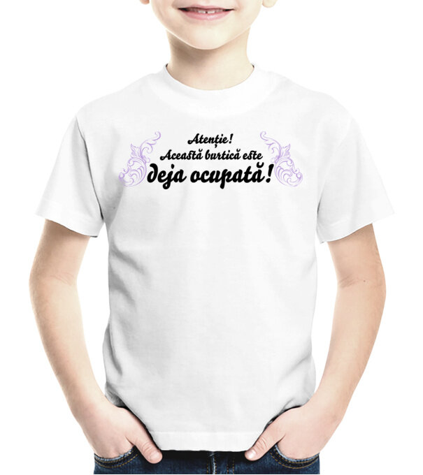  model  pe tricou