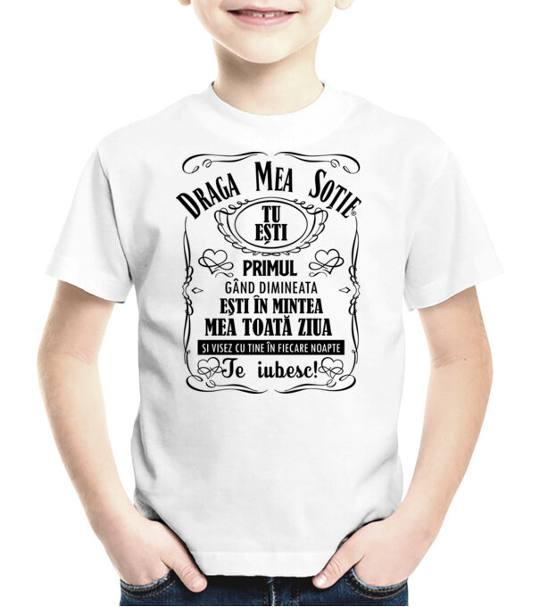  model  pe tricou