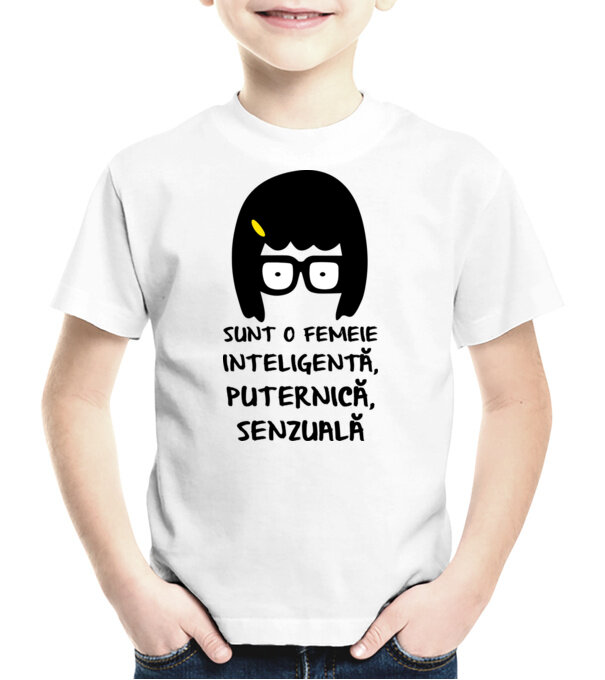  model  pe tricou