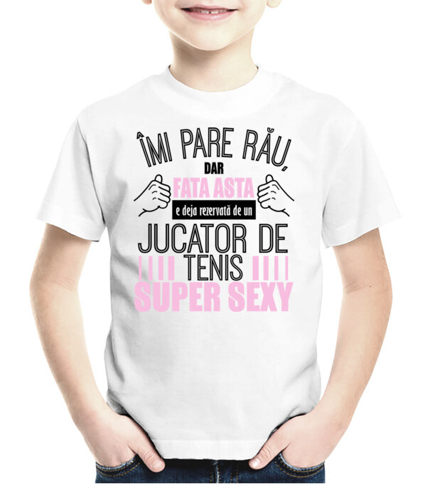  model  pe tricou