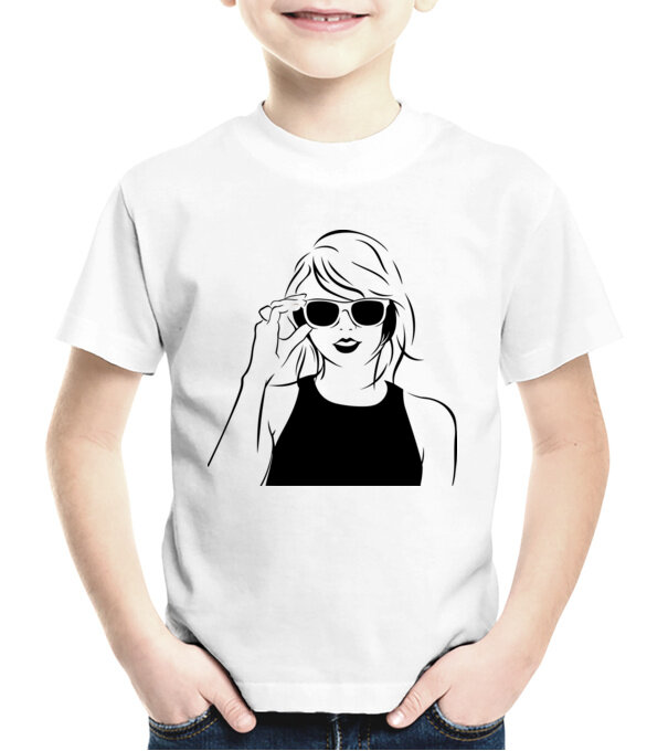  model  pe tricou