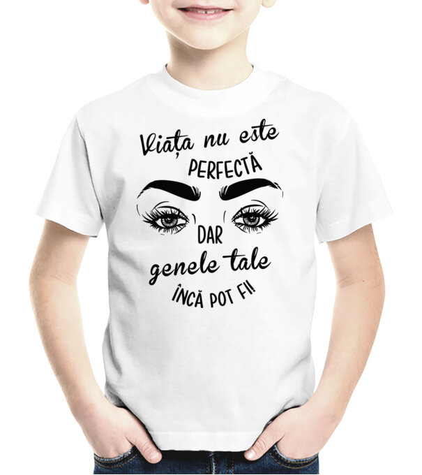  model  pe tricou