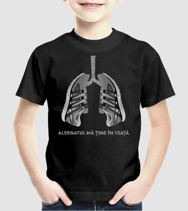 Alergatul mă ține în viață model negru pe tricou