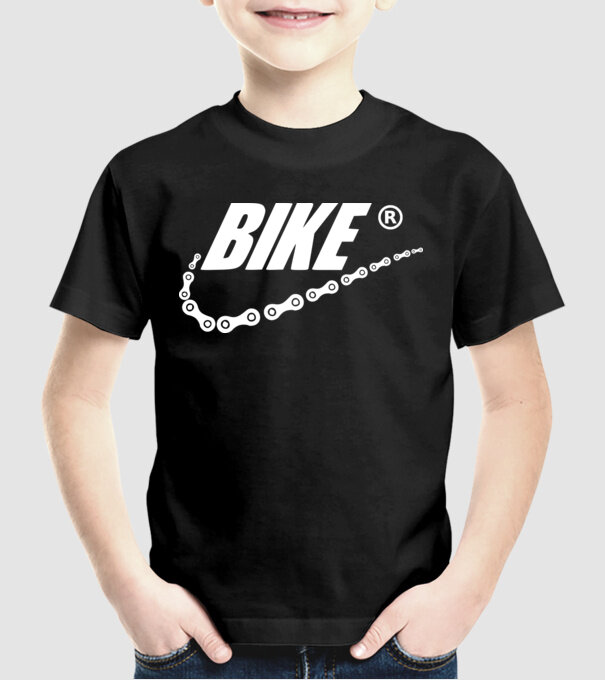Bike model negru pe tricou
