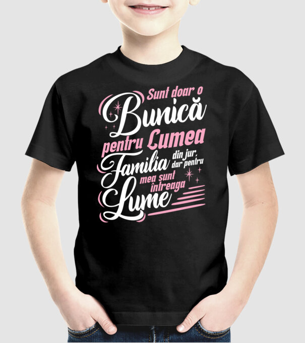 Sunt doar o bunică pentru lumea din jur, dar pentru familia mea sunt întreaga lume! model negru pe tricou