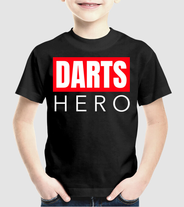 DARTS HERO model negru pe tricou