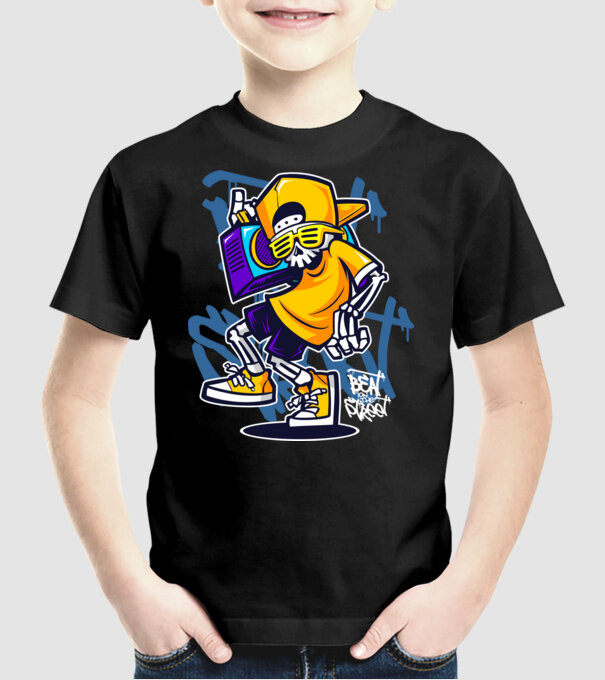 Graffiti model negru pe tricou