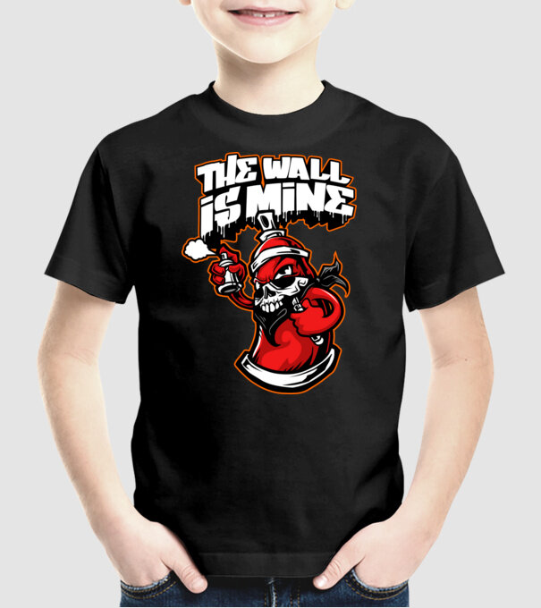 Graffiti model negru pe tricou
