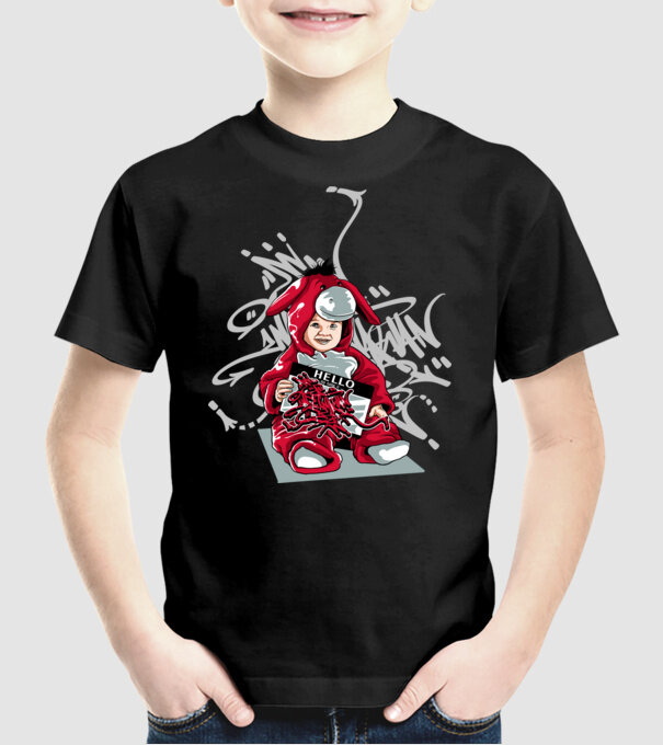 Graffiti model negru pe tricou