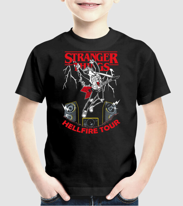 HELLFIRE TOUR model negru pe tricou