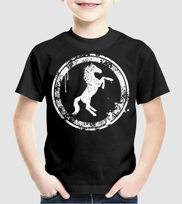 horse badge model negru pe tricou