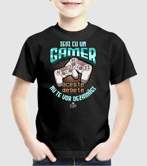 Ieși cu un gamer - aceste degete nu te vor dezamăgi model negru pe tricou