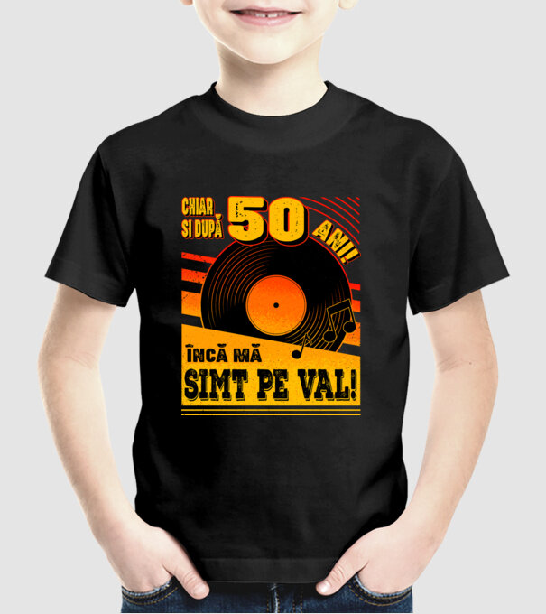 Încă mă simt pe val! 50 model negru pe tricou