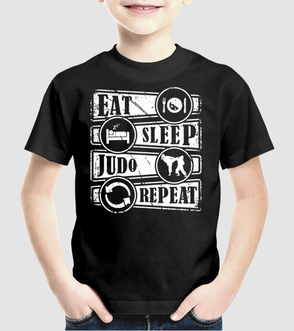 Judo model negru pe tricou