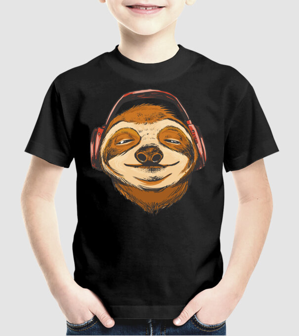 Leneș model negru pe tricou