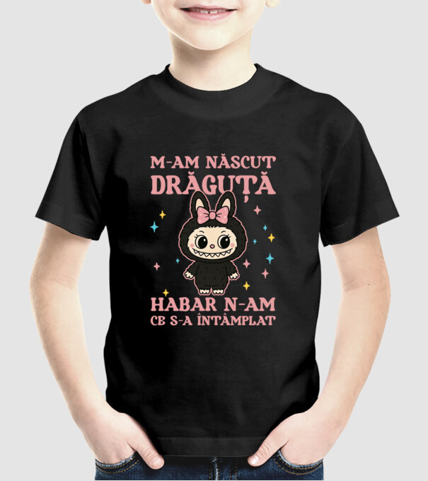 M-am născut drăguță model negru pe tricou