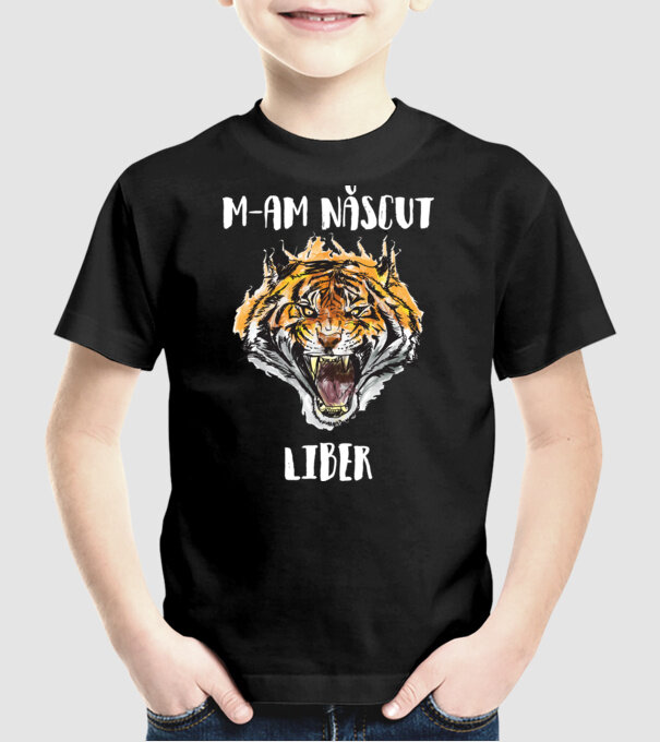 m-am născut liber model negru pe tricou
