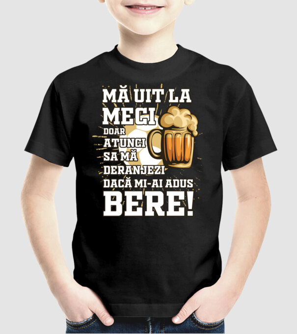 Mă uit la meci model negru pe tricou