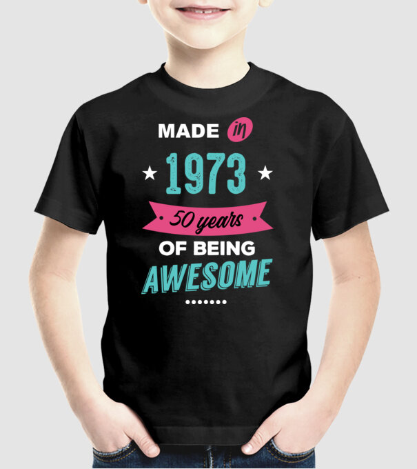 MADE IN 1973 model negru pe tricou