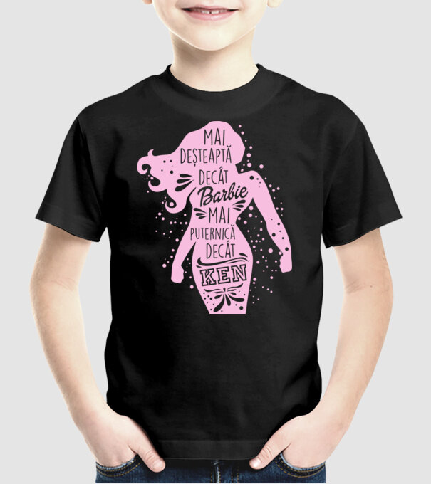 Mai deșteaptă decât Barbie, mai puternică decât Ken model negru pe tricou