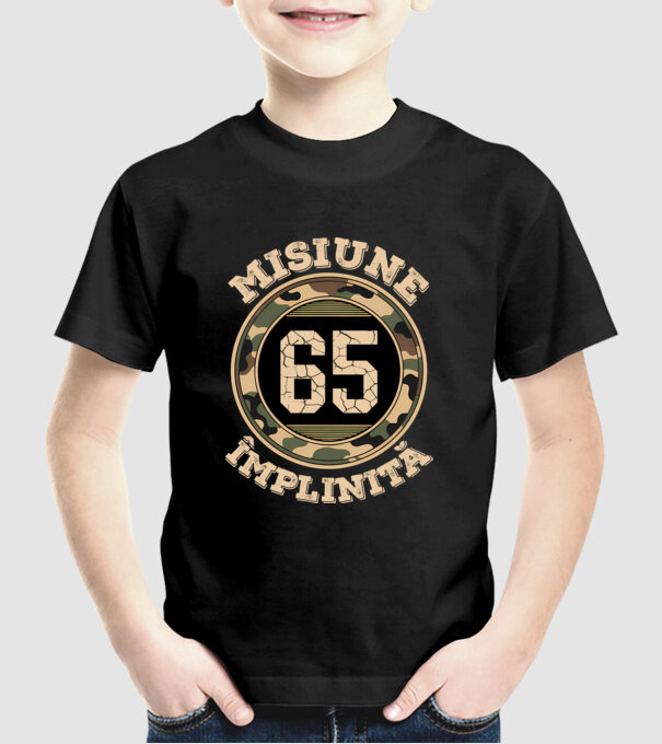 Misiune împlinită 65 model negru pe tricou