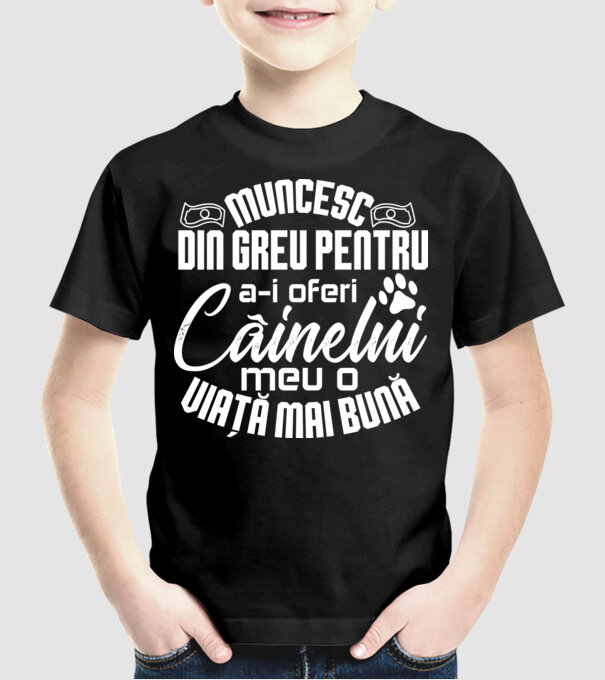 Muncesc din greu pentru a-i oferi câinelui meu o viață mai bună model negru pe tricou