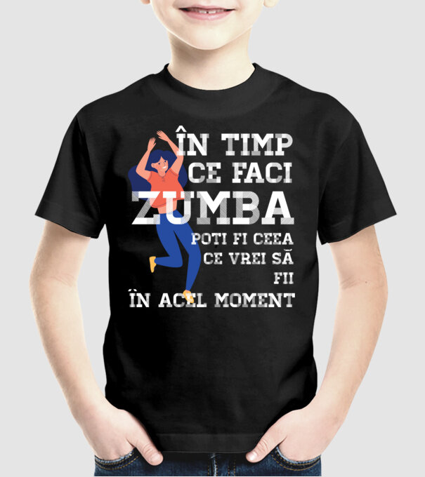 în timp ce faci zumba poți fi ceea ce vrei să fii - în acel moment model negru pe tricou