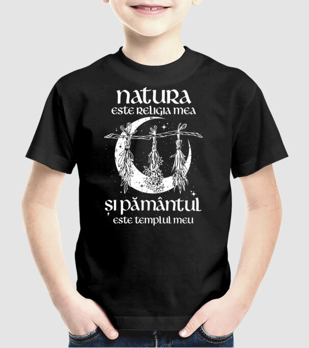 Natura este religia mea model negru pe tricou