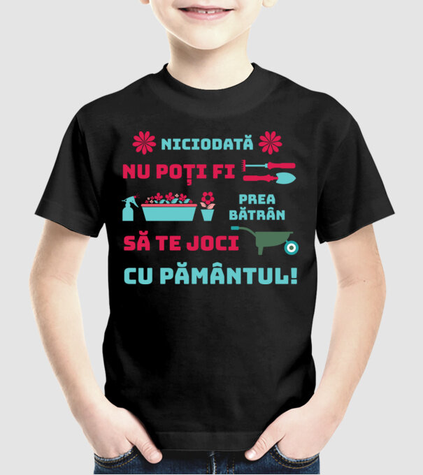niciodată nu poți fi prea bătrân să te joci cu pământul  model negru pe tricou