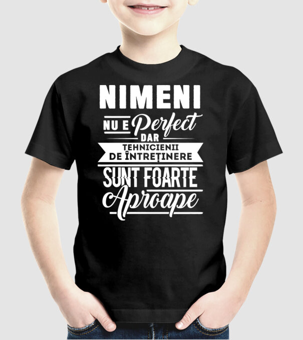 Nimeni nu e perfect, dar tehnicienii de întreținere sunt foarte aproape model negru pe tricou