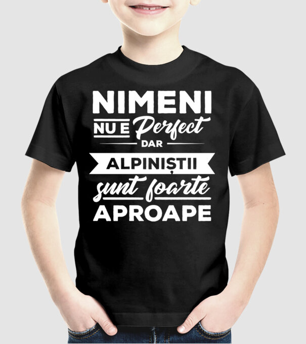 nimeni nu e perfect, dar alpiniștii sunt foarte aproape model negru pe tricou
