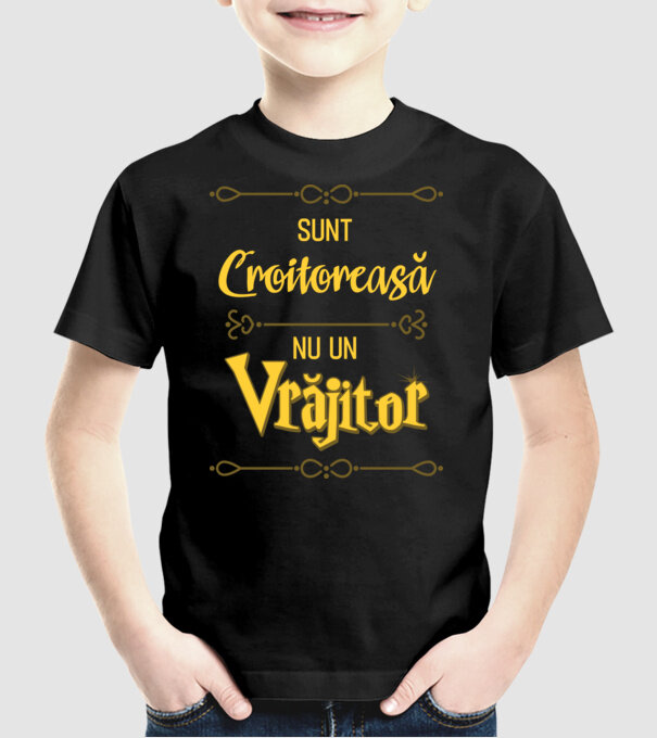 Sunt croitoreasă, nu o vrăjitoare model negru pe tricou