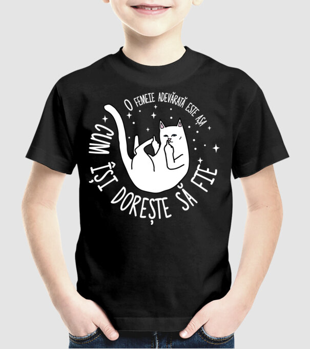O femeie adevărată este așa cum își dorește să fie model negru pe tricou