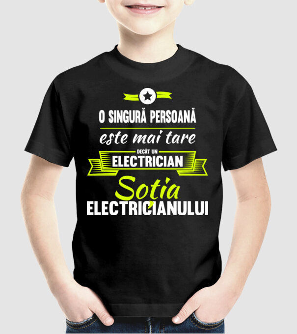 O singură persoană este mai tare decât un electrician, soția electricianului model negru pe tricou