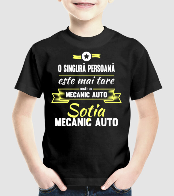 O singură persoană este mai tare decât un mecanic auto, soția mecanicului auto model negru pe tricou