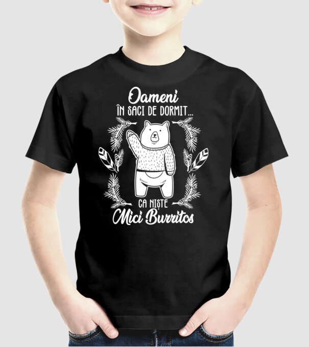 oameni în saci de dormit... ca niște mici burritos model negru pe tricou