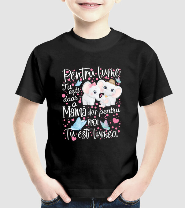 Pentru lume ești doar o Mamă dar pentru NOI TU ești lumea model negru pe tricou