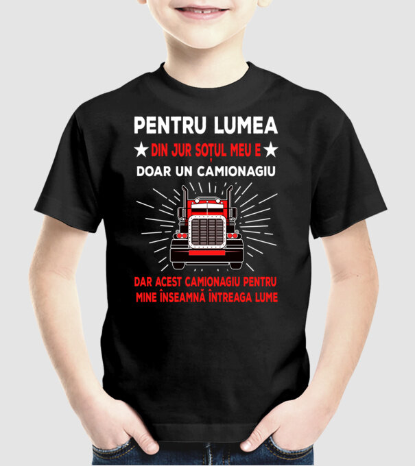 Pentru lumea din jur soțul meu e doar un camionagiu, dar acest camionagiu pentru mine înseamnă întreaga lume model negru pe tricou