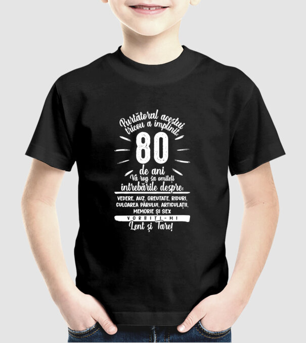 Purtătorul acestui tricou a împlinit: 80 de ani model negru pe tricou