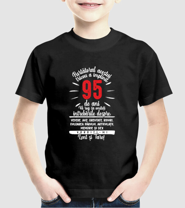 Purtătorul acestui tricou a împlinit: 95 de ani model negru pe tricou