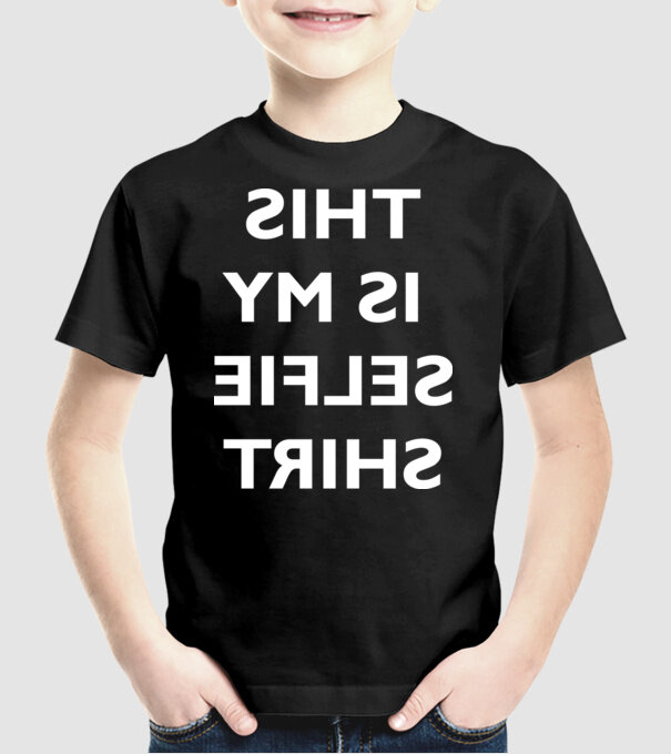Selfie shirt model negru pe tricou