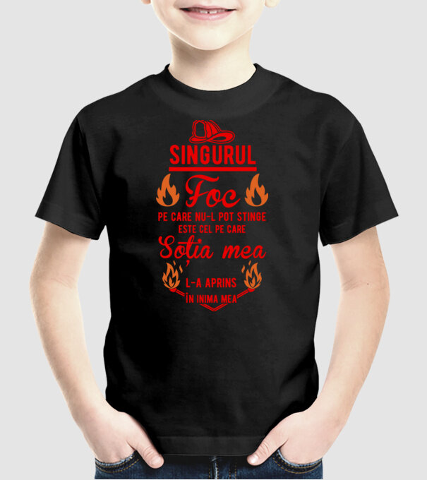 singurul foc pe care nu-l pot stinge este cel pe care soția mea l-a aprins în inima mea model negru pe tricou