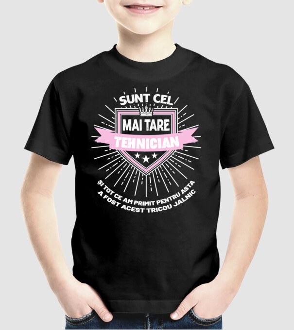 Sunt cel mai tare tehnician de unghii și tot ce am primit pentru asta a fost acest tricou jalnic model negru pe tricou