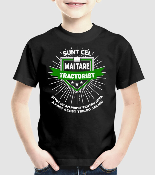 Sunt cel mai tare tractorist și tot ce am primit pentru asta a fost acest tricou jalnic model negru pe tricou