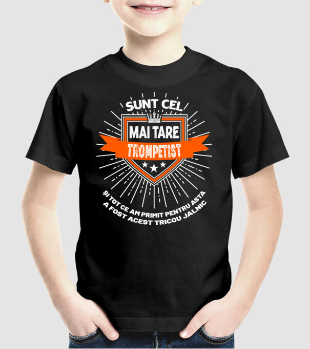 sunt cel mai tare trompetist și tot ce am primit pentru asta a fost acest tricou jalnic model negru pe tricou