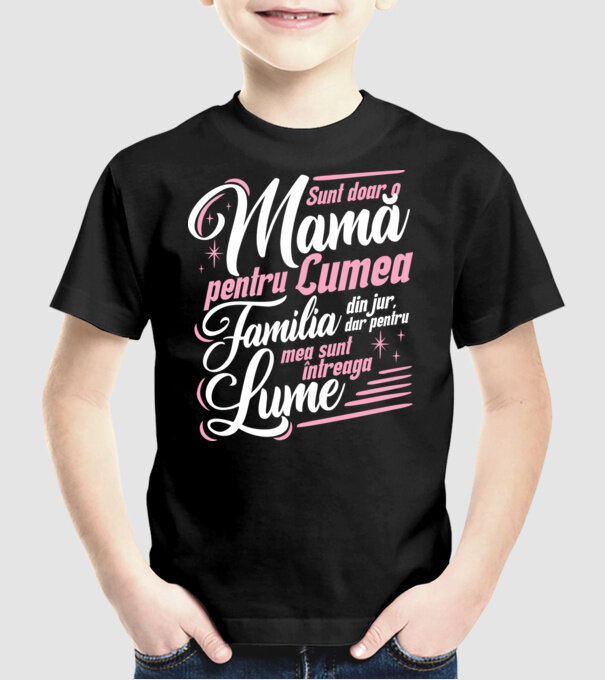 Sunt doar o mamă pentru lumea din jur, dar pentru familia mea sunt întreaga lume! model negru pe tricou