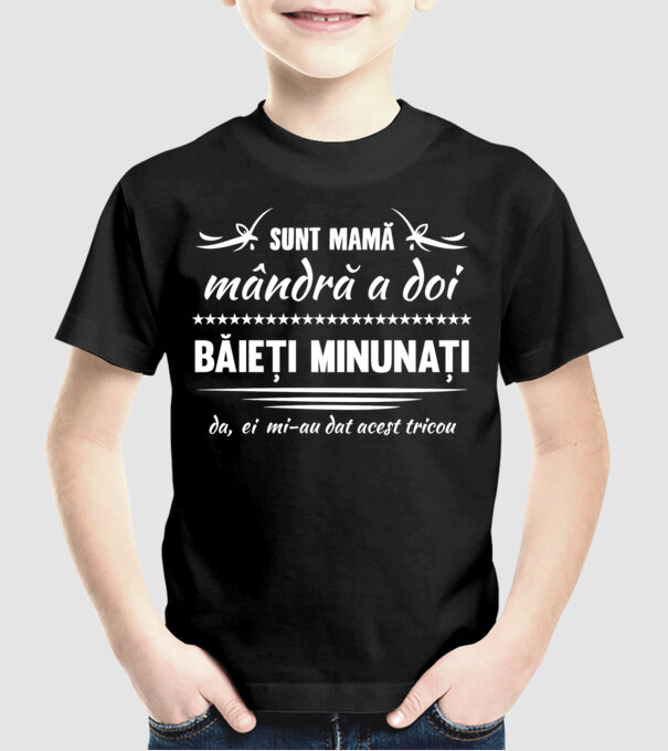 Sunt Mamă mândră a doi băieți minunați - da, ei mi-au dat acest tricou model negru pe tricou