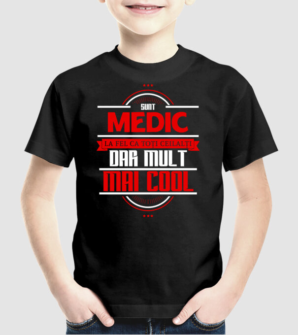 Sunt medic, la fel ca toți ceilalți, dar mult mai cool model negru pe tricou